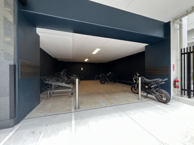 プレサンス上前津エレスタの駐車場|車をお持ちの方に嬉しい駐車場付きの物件です