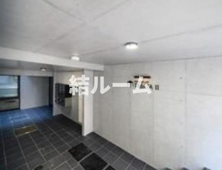 北区田端新町３丁目の賃貸マンションのエントランス