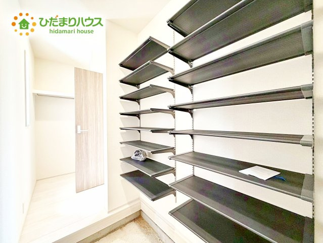 【収納】 | 水戸市西原1丁目3期　新築戸建 | 天井まであるシューズボックスは、家族全員の靴が入るため、散らかりがちな玄関もスッキリ片付きますね。