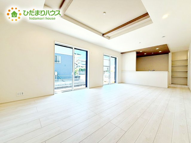 【居間・リビング】 | 水戸市西原1丁目3期　新築戸建 | 開放感あるLDKを確保！家族が集まるリビングはゆったり過ごしリフレッシュする場として居心地の良い空間にしたいですね。