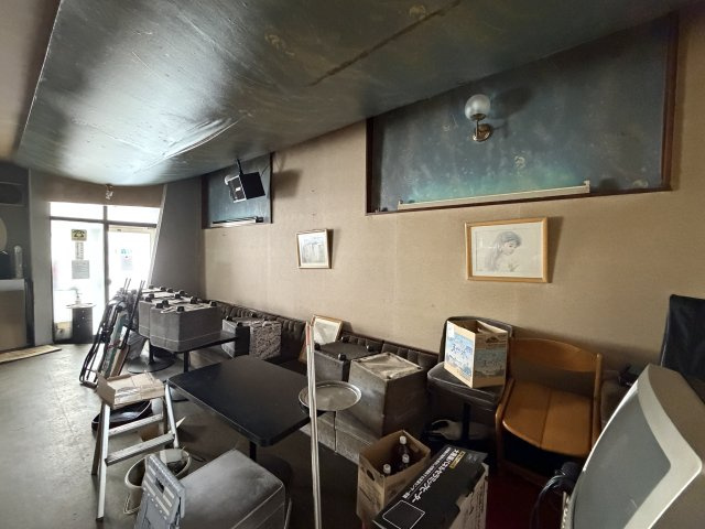 早出町連棟式貸店舗の内装