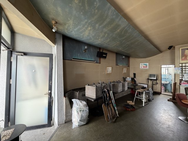 早出町連棟式貸店舗の内装