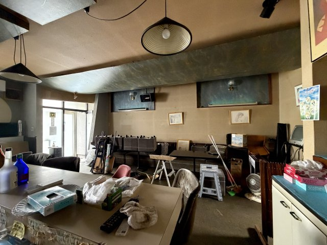 早出町連棟式貸店舗の内装