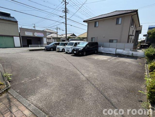 えのきだハイツ の駐車場