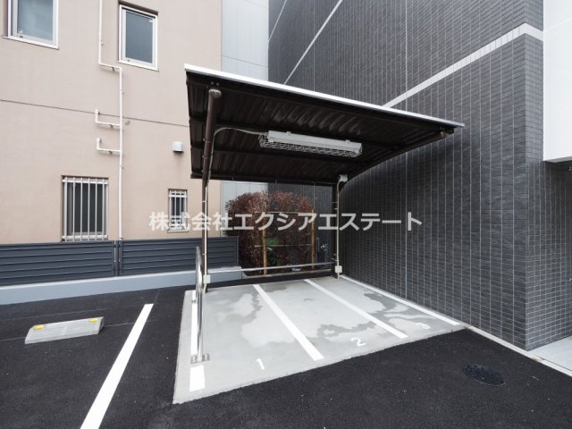 コンフォリア・リヴ天王寺寺田町ソルテラスの駐車場