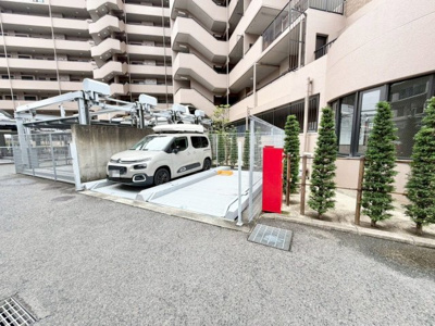 【駐車場】 | ライオンズガーデン浜寺 | 物件価格を抑えて、こだわりの内装にリフォームしてみませんか？専門スタッフがお客様のご要望に合わせてプランニングいたします。※リフォームには別途費用が発生します。
