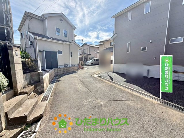蓮田市緑町第4　新築一戸建て　クレイドルガーデンの前面道路含む現地写真