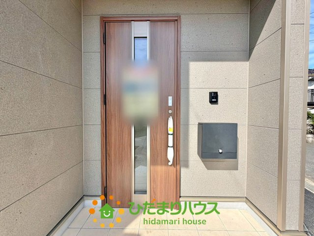 蓮田市緑町第4　新築一戸建て　クレイドルガーデンの玄関