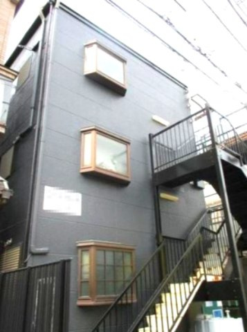 江戸川区鹿骨２丁目のアパートの外観
