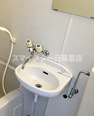 江戸川区鹿骨２丁目のアパートの洗面所