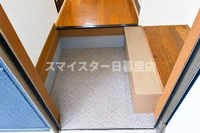 江戸川区鹿骨２丁目のアパートの玄関