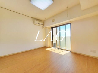 【居間・リビング】 | アルマトーレ | 洋室のお部屋です。