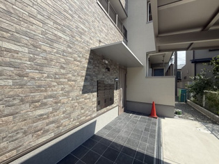 フジパレス西宮甲東園１番館のエントランス