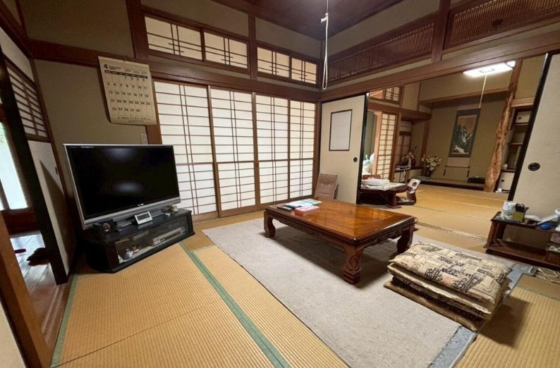 足利市 五十部町（山前駅） 平屋建 ４ＤＫの居間・リビング