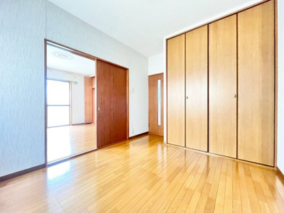 【洋室】 | 豊中市上津島2丁目中古戸建 | エイブル売買事業部では、箕面市・豊中市・吹田市・池田市・茨木市・高槻市の北摂エリア全域で、物件のご紹介を致しております。北摂エリアにて購入物件をお探しの際は、当社までお問合せ下さいませ。
