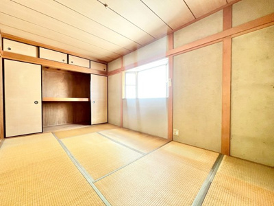 【和室】 | 豊中市上津島2丁目中古戸建 | こちらの物件近くの教育施設や、スーパー・公園など、物件周辺の住環境を併せてご案内させて頂きます。ぜひ、現地での暮らしをイメージなさって下さい！