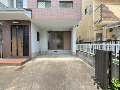 【駐車場】 | 豊中市上津島2丁目中古戸建 | エイブル売買事業部では、箕面市・豊中市・吹田市・池田市・茨木市・高槻市の北摂エリア全域で、物件のご紹介を致しております。北摂エリアにて購入物件をお探しの際は、当社までお問合せ下さいませ。