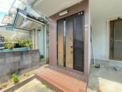 【エントランス】 | 豊中市上津島2丁目中古戸建 | エイブルにて取扱い可能な住宅ローンは、全部で10種類以上！お客様にピッタリの住宅ローンを当社のFPよりご案内させて頂きます。住宅ローンのご相談だけでも、お気軽にご相談下さいませ。