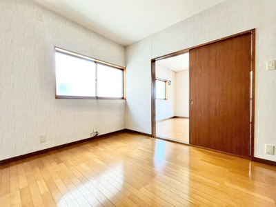 【寝室】 | 豊中市上津島2丁目中古戸建 | 現在ご返済中のカーローン・カードローン・教育ローンなどを住宅ローンに一本化したり、家具家電購入費用・引越し費用を住宅ローンと組み合わせるなど、お客さまにメリットの多い住宅ローンのご提案が可能です。