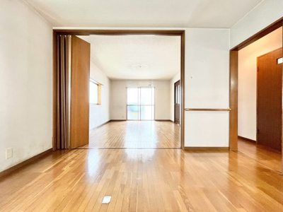 【洋室】 | 豊中市上津島2丁目中古戸建 | こちらのサイトに掲載されている全ての物件が、当社にてご紹介可能です！気になる物件がありましたら、弊社スタッフまでお気軽にお問合せ下さいませ。
