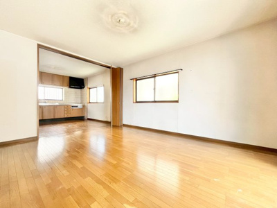 【居間・リビング】 | 豊中市上津島2丁目中古戸建 | エイブルだけの嬉しいサービス、ご用意しております。詳細は、お気軽に当社までお問合せ下さいませ！