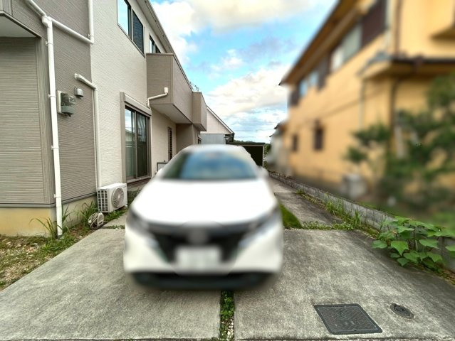 三木市志染町東自由が丘2丁目　中古建ての駐車場