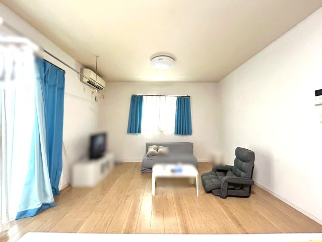三木市志染町東自由が丘2丁目　中古建ての居間・リビング