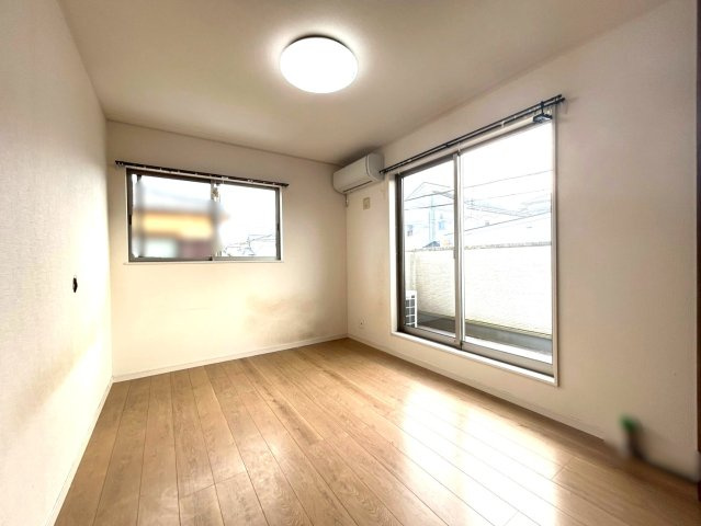 三木市志染町東自由が丘2丁目　中古建ての洋室