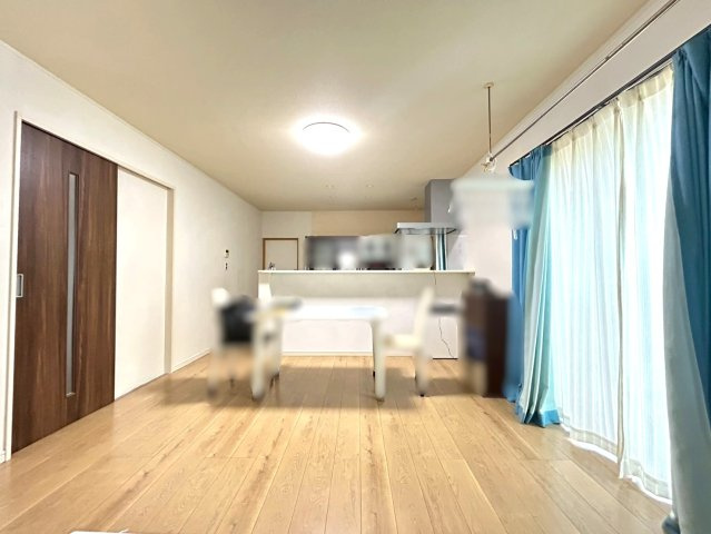 三木市志染町東自由が丘2丁目　中古建ての居間・リビング