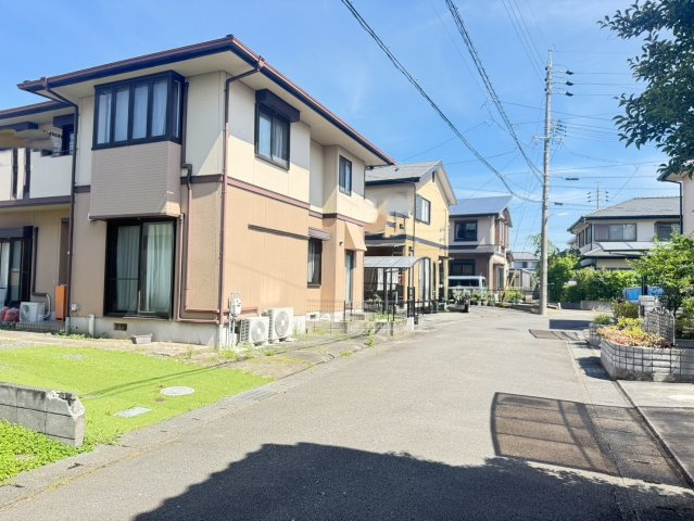 藤枝市　下薮田　中古住宅　４SLDKの前面道路含む現地写真