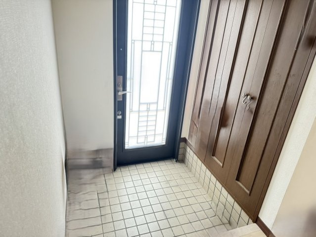 藤枝市　下薮田　中古住宅　４SLDKの玄関