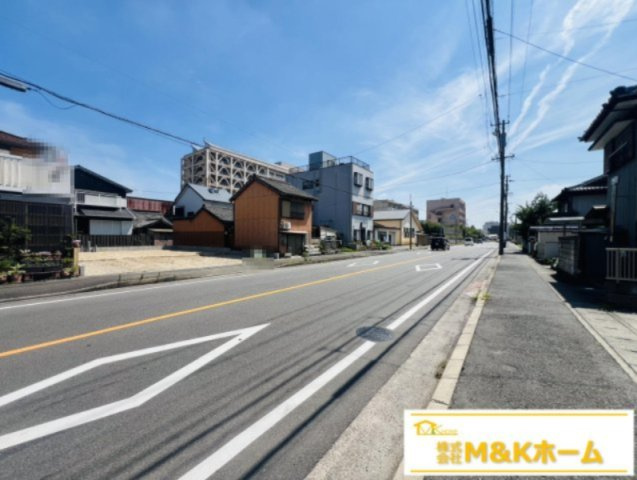 半田市東洋町2丁目　全1棟の前面道路含む現地写真|R8.7.15撮影　全居室収納可能☆