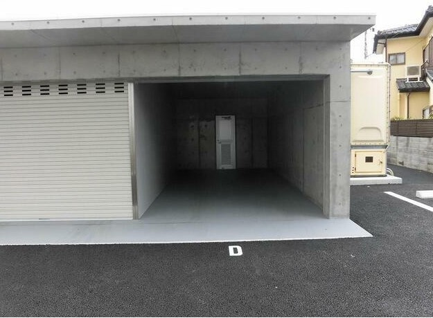 ディルッソ西間門の駐車場