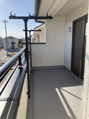 ブルーミングガーデン前橋市下新田町　１号棟の玄関|【イメージ画像】収納もある玄関です