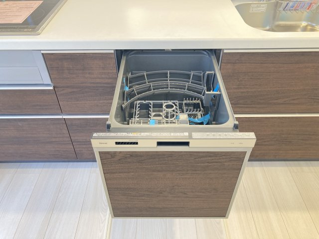 ブルーミングガーデン前橋市下新田町　１号棟の玄関|【イメージ画像】玄関にも収納付きです。