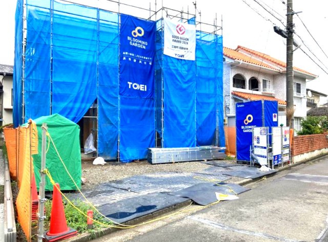 ブルーミングガーデン前橋市下新田町2期　１号棟の前面道路含む現地写真|現地工事中です。11月完成予定です。