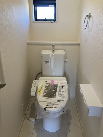 ブルーミングガーデン前橋市下新田町　１号棟のトイレ|【イメージ画像】2階トイレです。清潔感のある白を基調としています。