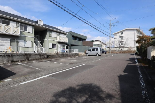 フレグランス南駿河台Bの駐車場
