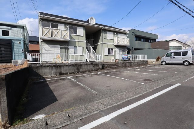 フレグランス南駿河台Bの駐車場