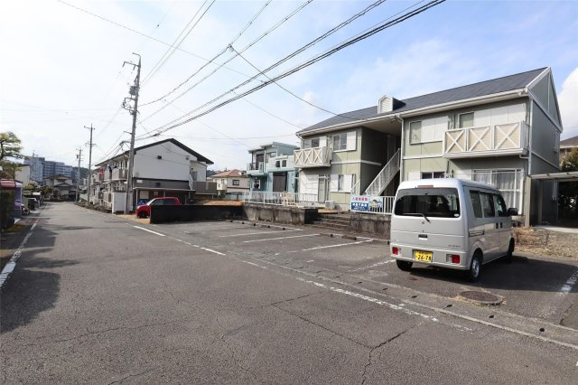 フレグランス南駿河台Bの駐車場