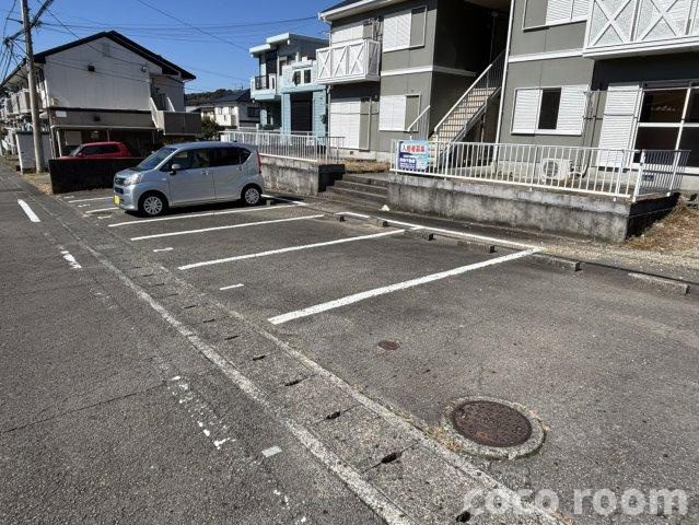 フレグランス南駿河台Bの駐車場