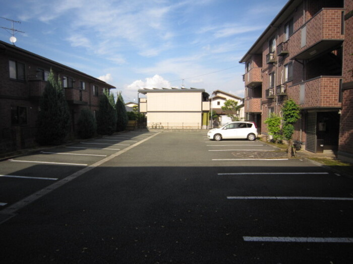 グリュックパラン　A棟の駐車場