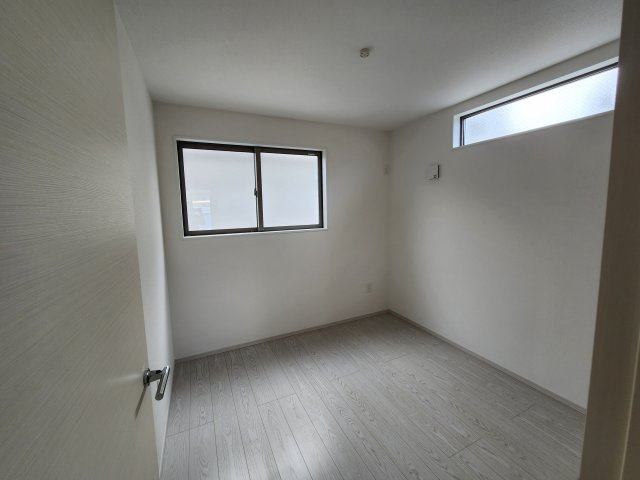 名古屋市瑞穂区白砂町３丁目の新築一戸建の洋室|◇洋室◇　　明るい洋室４．５帖　