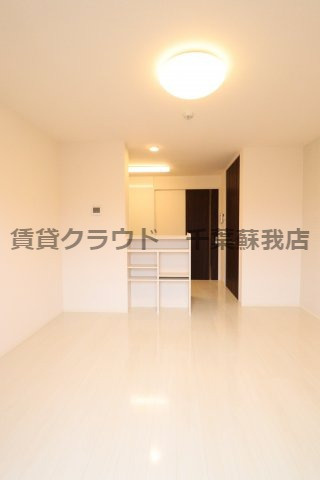 エヴァーラスティング千葉の洋室|使いやすい居間です