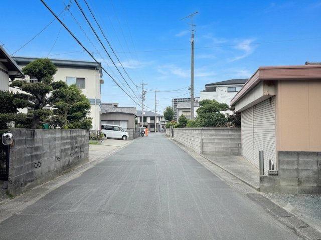 篠ケ瀬町　1号棟の前面道路含む現地写真|物件前の道路になります。