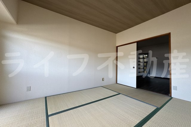 シロハイヌ今米の内装|明るい色調の室内です