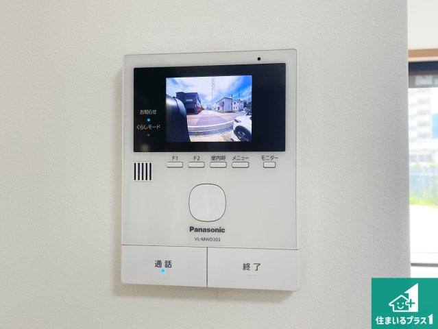 伊丹市西野　中古一戸建ての防犯設備|カラーモニターインターホン！声だけでなく来訪者の姿や顔がモニターで確認できるので、小さなお子様がいらっしゃるご家庭でも安心できます！