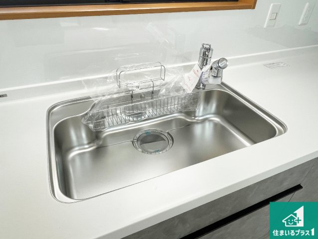 伊丹市西野　中古一戸建ての設備|広々としたシンクで食器洗いも楽々！