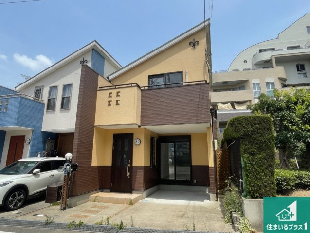 伊丹市西野　中古一戸建ての外観|周辺は落ち着いた街並みの住宅地！子育てがしやすい住環境です！気になることがありましたら、お気軽にお問い合わせください！