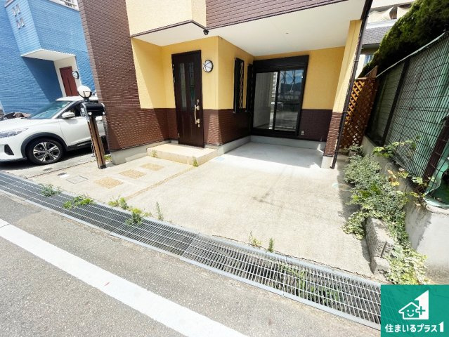 伊丹市西野　中古一戸建ての駐車場|駐車スペース！散水栓があるので、こまめに愛車を洗えます！